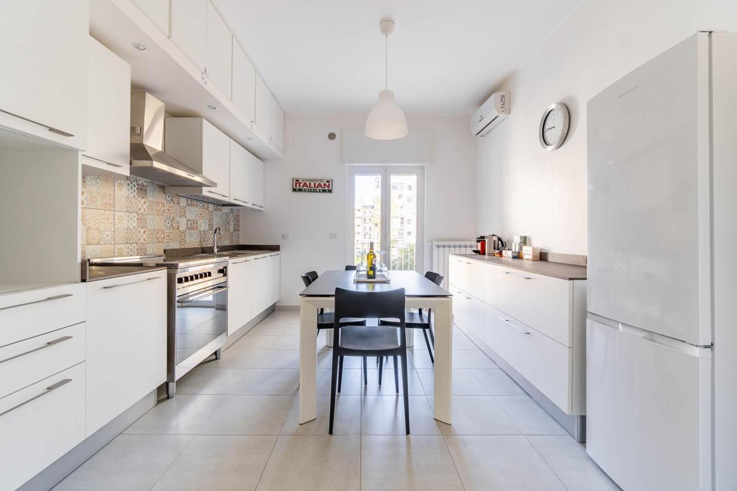 Dimora Manzoni - Bari Center Apartment Luaran gambar