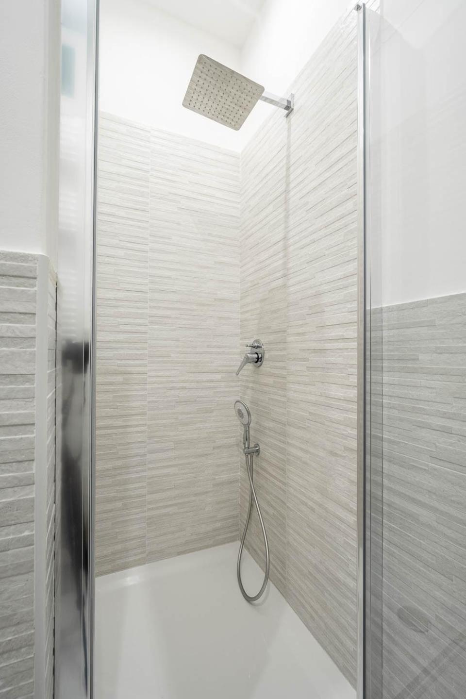 Dimora Manzoni - Bari Center Apartment Luaran gambar